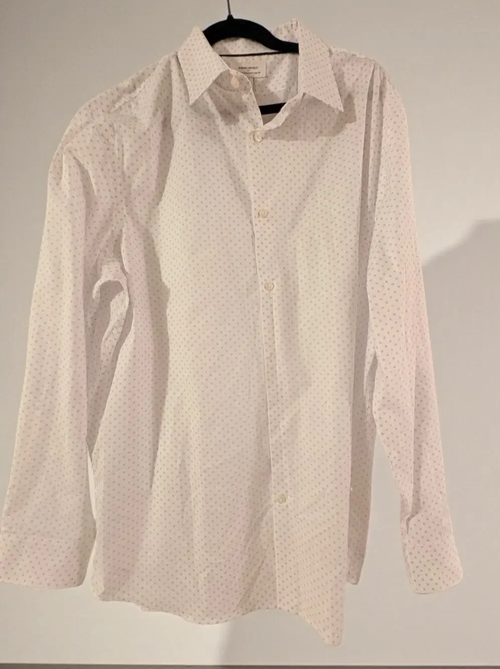 Mens XL Banana Republic slim fit cut, wrinkle resistant, blue daisy pattern
